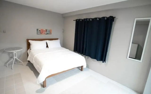 RoomQuest Bangkok Ratchada