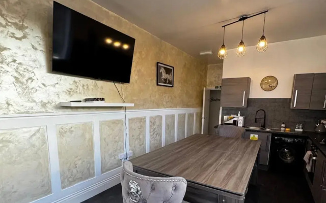 Central Sheffield 3-bed Apt, Sleeps 7 With Parking