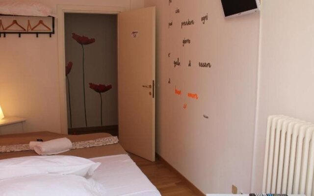 My Room Center Station