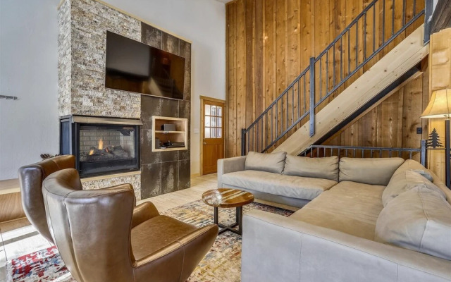 Red Feather 5 Bedroom Home by Redawning