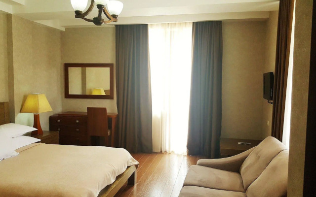 Hotel Crystal