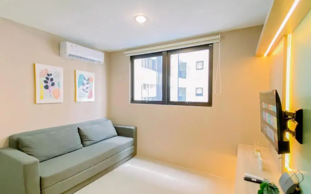 Modern Look 2Br Apartment At Anwa Residence