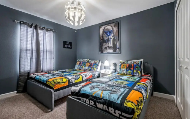 Stunning Themed Home Private Pool Ideal Location