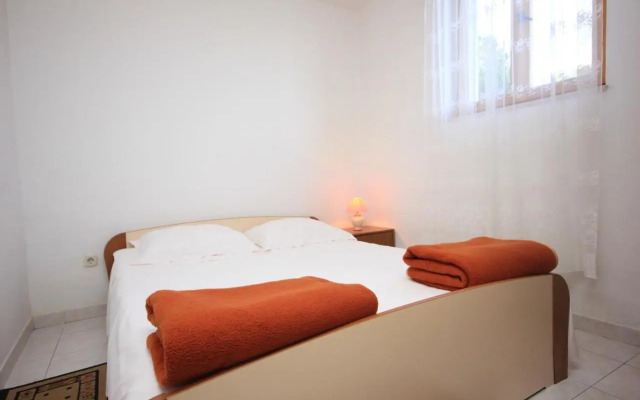 Apartment Vis 2470b