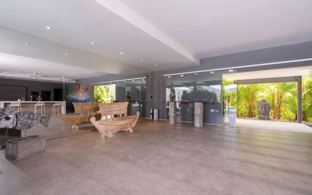 Grand 17m Pool 5BR Villa Mayacol NaiHarn