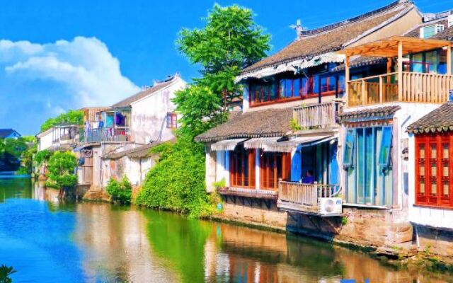 Lanyun Courtyard  Riverview Inn