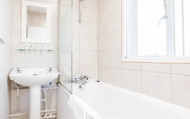 Lovely 3 Bedroom Maisonette