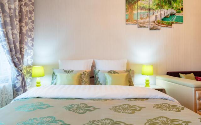 Пять звезд на Мира 94