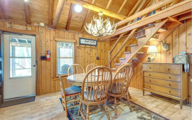 Cozy Wisconsin Getaway w/ Dock & Lake Access!