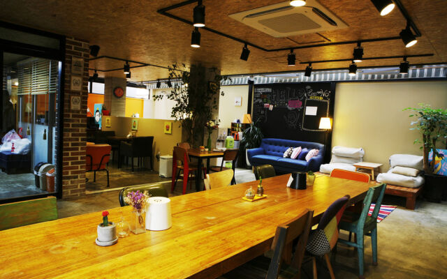 Travelers Planet Studio Type Hostel