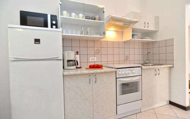 Apartment 739