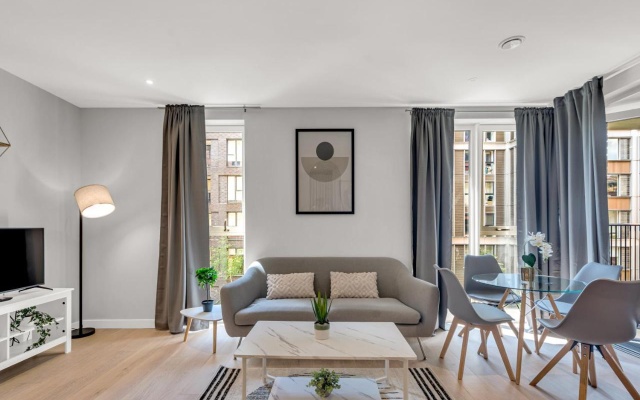 Elephant & Castle by MySquare