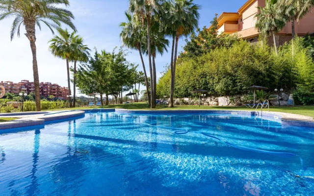 Cosy Apartment With Communal Pool