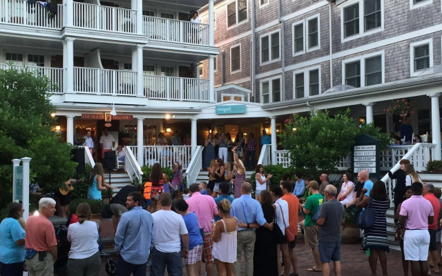 Vineyard Square Hotel & Suites