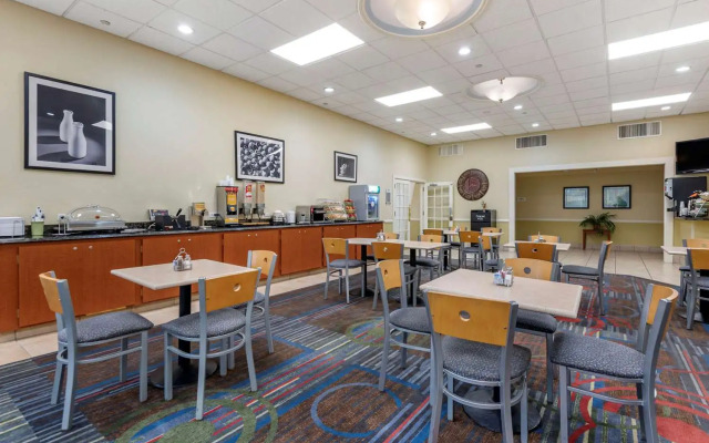 Quality Inn & Suites Vestal Binghamton near University