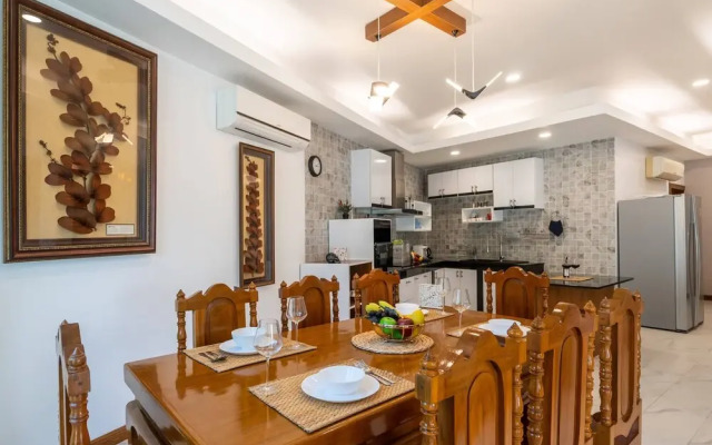 Bright Luxury Villa W Garden Pool & Sauna