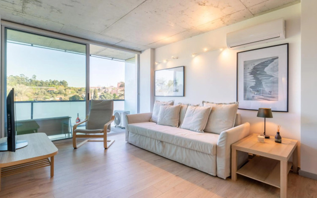 Luxurious Impressive Apartment - Balcony and Pool