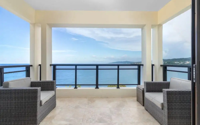 Panoramic Cliffside Luxe Villa