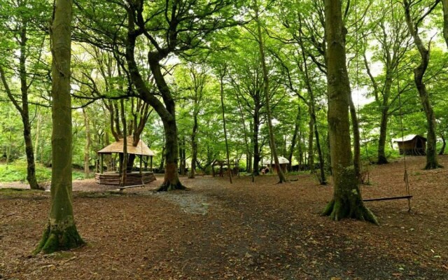 18 'izar' Bell Tent Glamping Anglesey