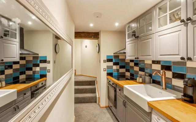 Host Stay Merchant House Basement