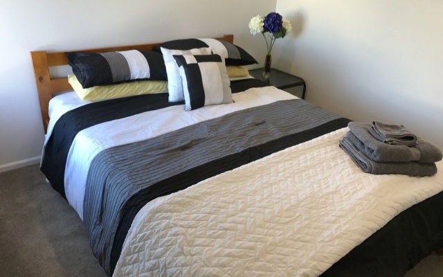 Apartment on Vialou St – Guest Rooms – Hamilton