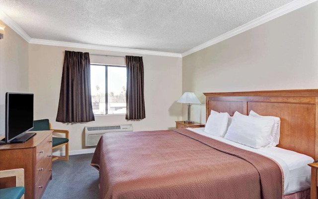 Travelodge By Wyndham Pasadena Central