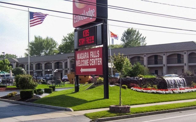 Econo Lodge At The Falls North