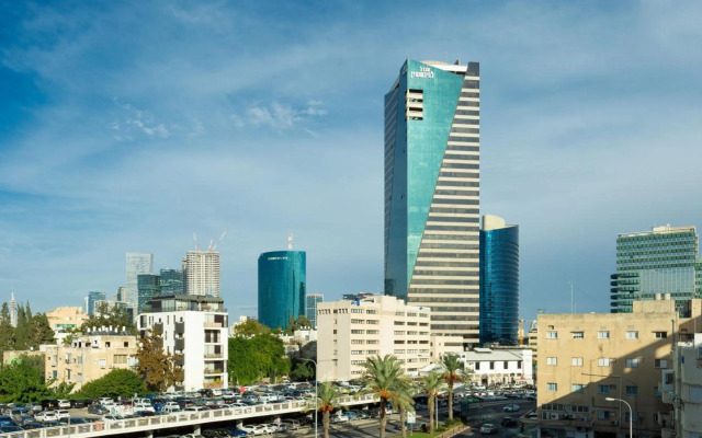 Huge 3BR Penthouse by HolyGuest