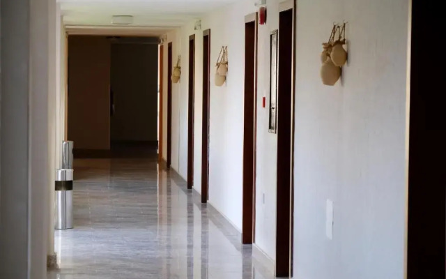 Falaj Daris Hotel