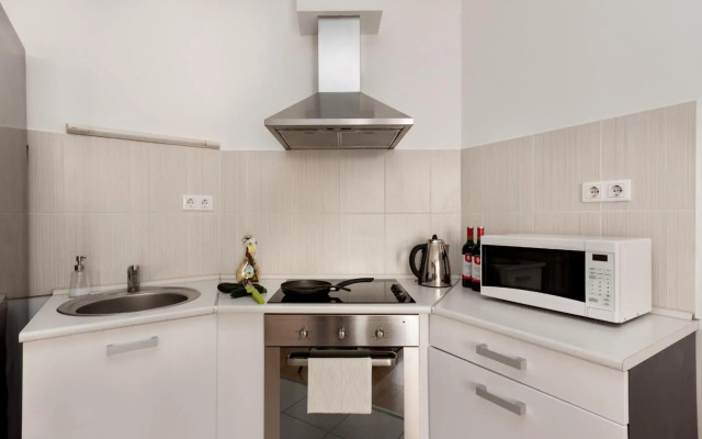 Corvin Plaza Apartments and Suites