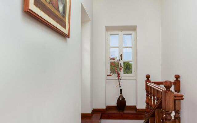 Cozy Villa in Loucha with Hot Tub