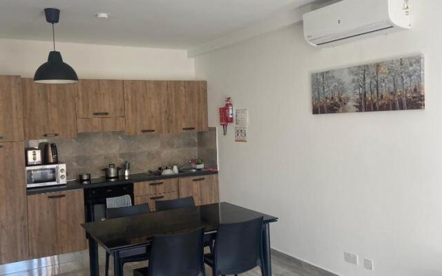 F10-1 Double room with private bathroom in shared Flat