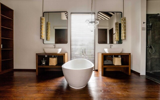 Contemporary Private Villa, 4 BR, Canggu With Staff
