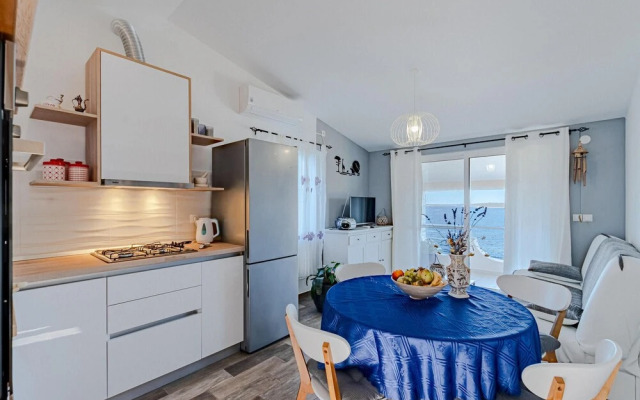 Beautiful Home in Vela Luka With 2 Bedrooms and Jacuzzi