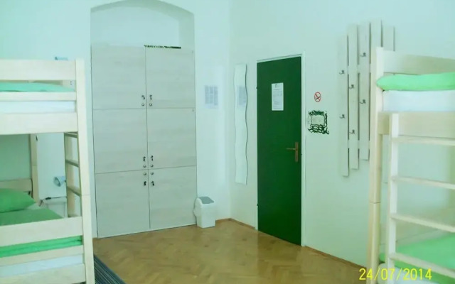 Hostel Chameleon