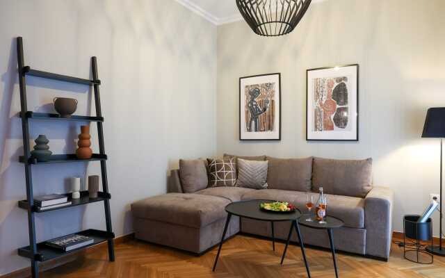 Live and Travel Athens