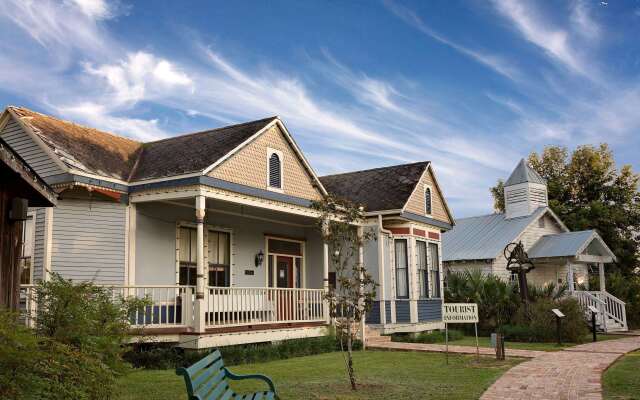 Days Inn & Suites by Wyndham Opelousas