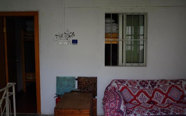 Yellow House Hostel Huizhou West Lake