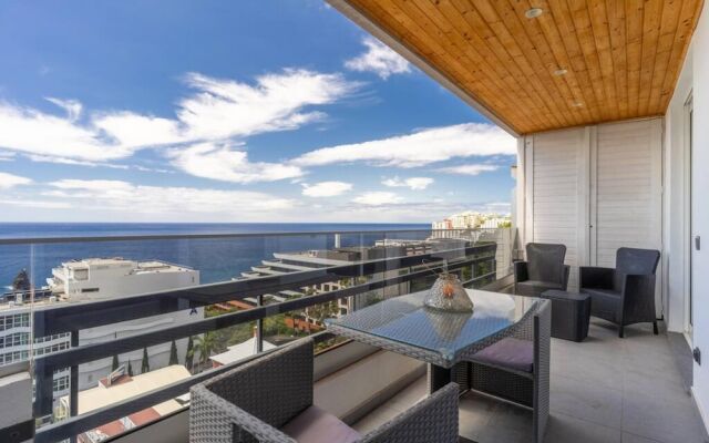 Monumental Apartment 610 Balcony Sea View