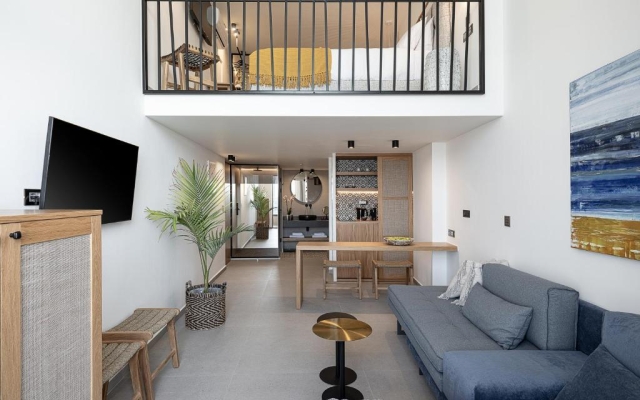 Calla Luxury Seafront Suites