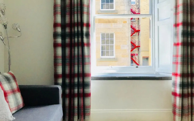 Heart of Edinburgh City Flat