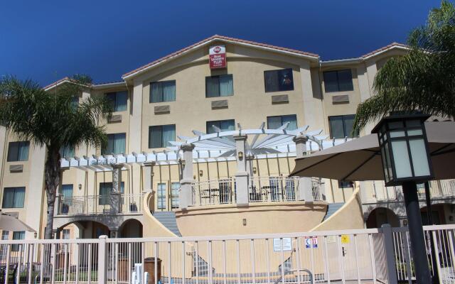 Best Western Plus Lake Elsinore Inn & Suites