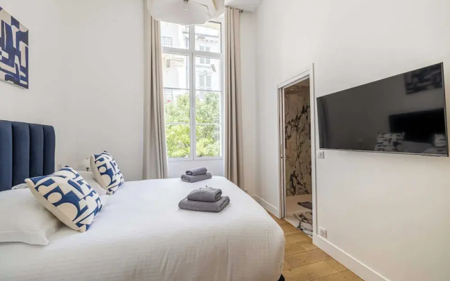 Luxury Renovated 4-room Apartment - rue Hoche - Bourgeois Building - Apartment in Cannes - Photo 4