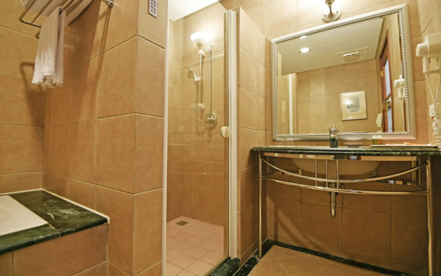 Wei-Yat Grand Hotel