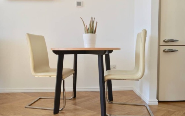 2 Bedroom Apartment In Pilton