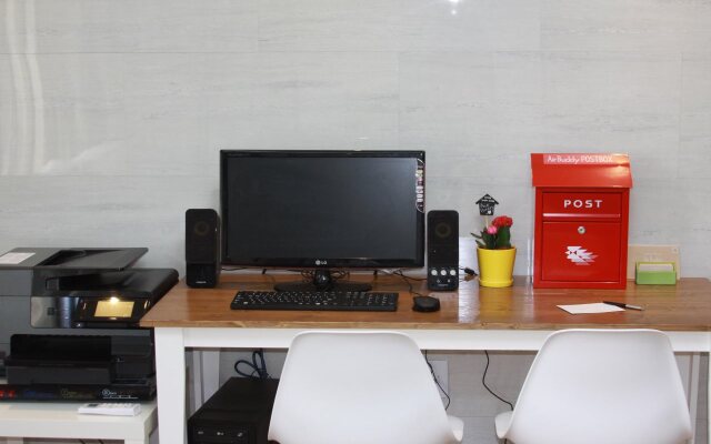 Airbuddy Guesthouse - Hostel