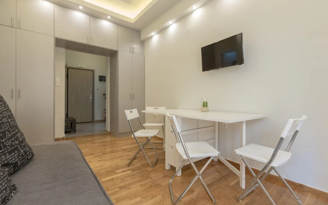 Cozy Flat with Terrace & Patio near Lycabettus
