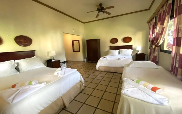Paraiso Rainforest and Beach Hotel