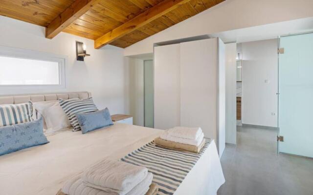 Sofia Suite, a seafront hideaway !