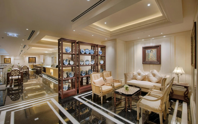 Apricot Hotel
